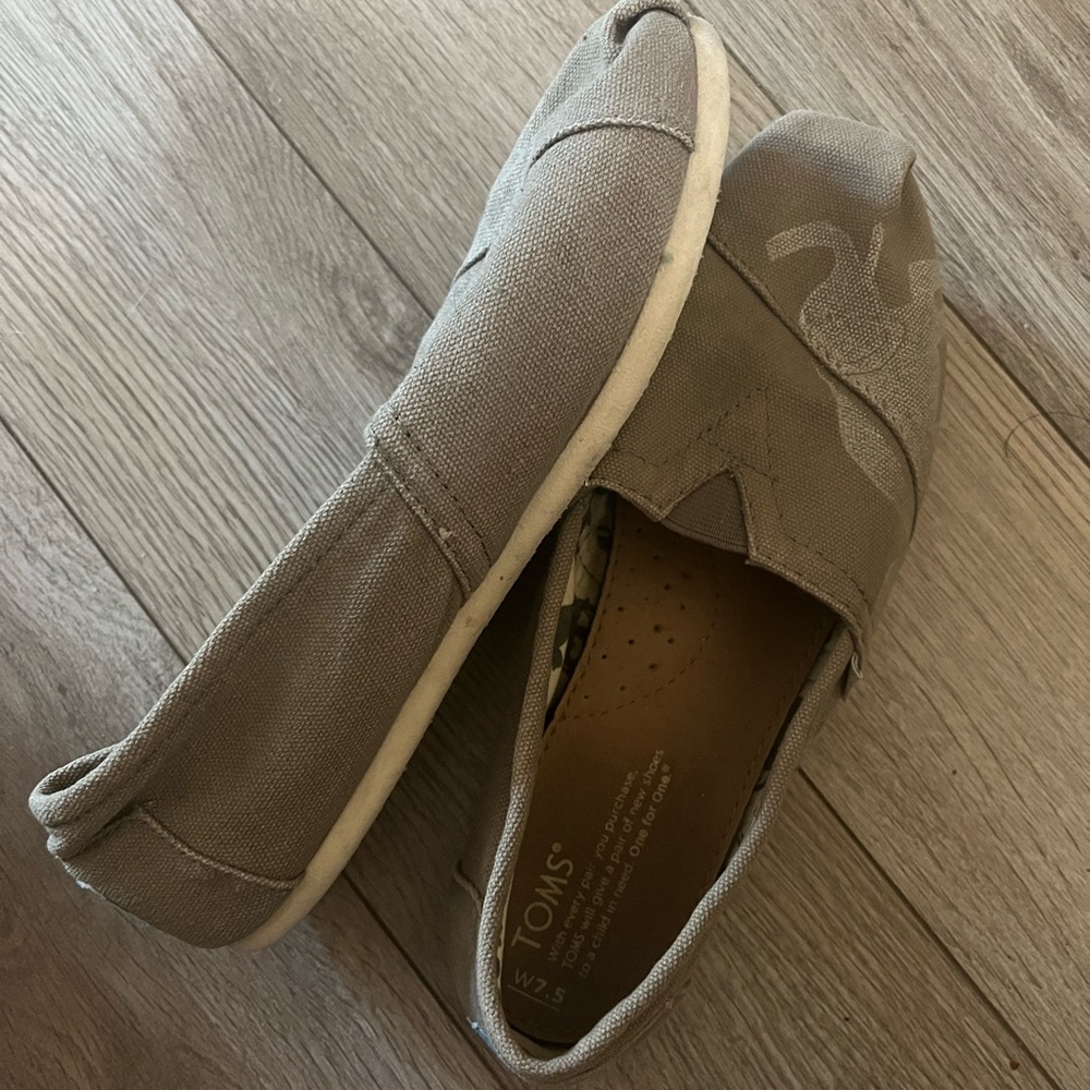 ✨TOMS Shoes✨